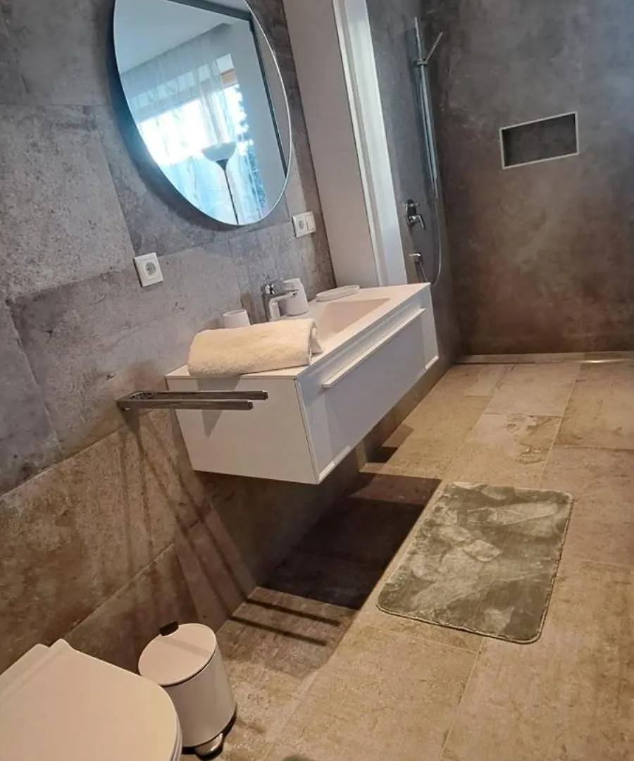 Sonnige Und Ruhige Wohnung In Innsbruck - Stadtrand Apartment