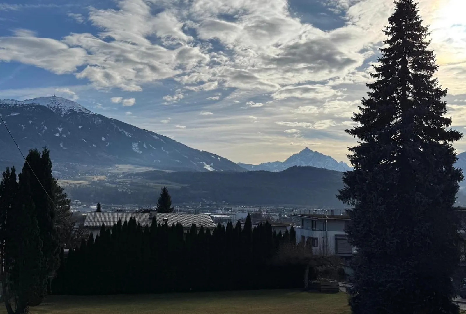 Sonnige Und Ruhige Wohnung In Innsbruck - Stadtrand Apartment